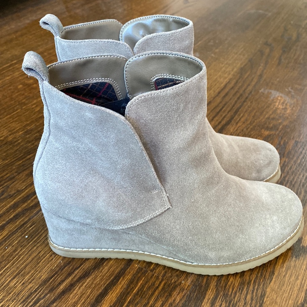 Blondo waterproof suede booties